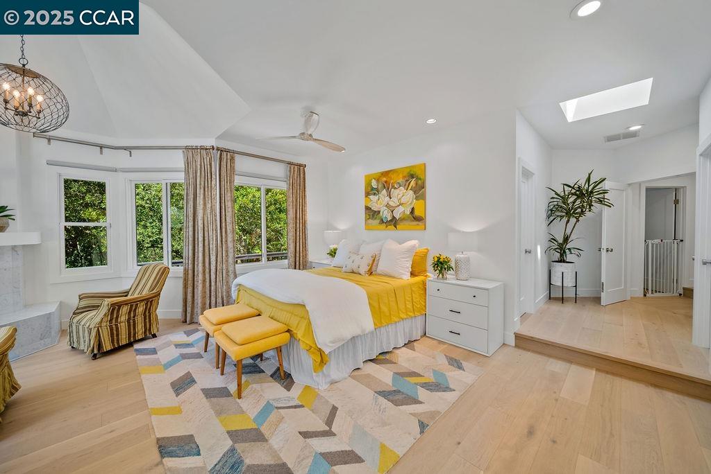 Detail Gallery Image 19 of 60 For 33 Los Arabis Circle, Lafayette,  CA 94549 - 5 Beds | 4/1 Baths