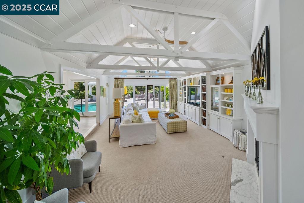 Detail Gallery Image 4 of 60 For 33 Los Arabis Circle, Lafayette,  CA 94549 - 5 Beds | 4/1 Baths