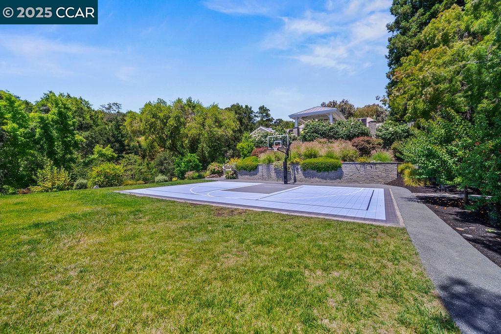Detail Gallery Image 47 of 60 For 33 Los Arabis Circle, Lafayette,  CA 94549 - 5 Beds | 4/1 Baths