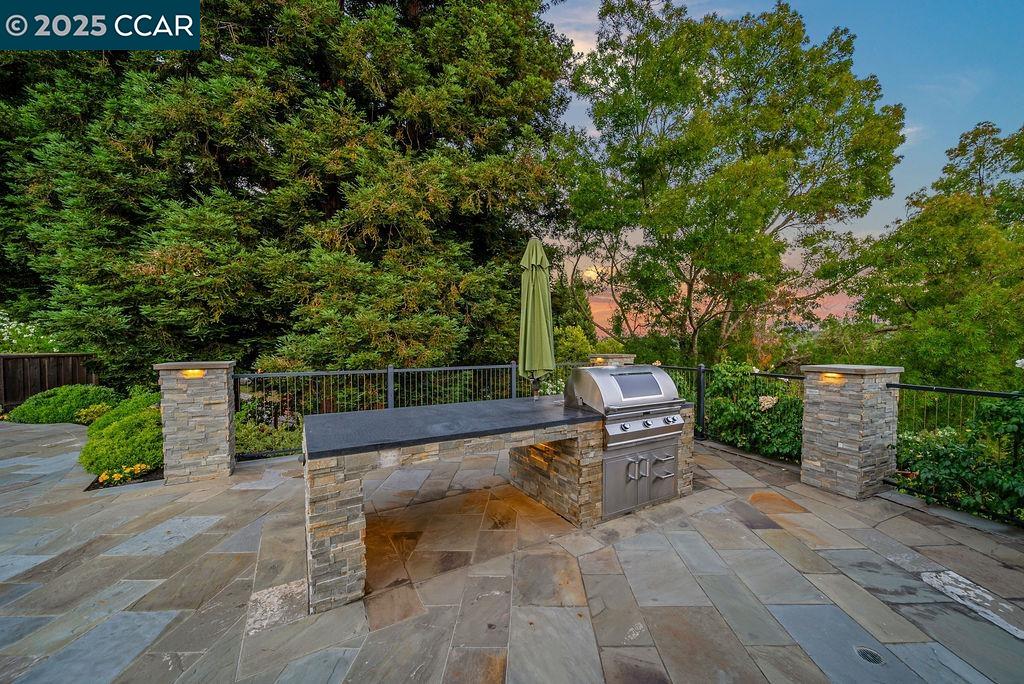 Detail Gallery Image 49 of 60 For 33 Los Arabis Circle, Lafayette,  CA 94549 - 5 Beds | 4/1 Baths