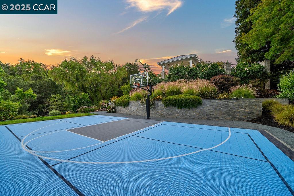 Detail Gallery Image 50 of 60 For 33 Los Arabis Circle, Lafayette,  CA 94549 - 5 Beds | 4/1 Baths