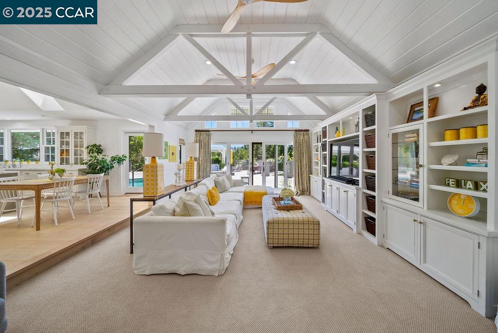 Detail Gallery Image 6 of 60 For 33 Los Arabis Circle, Lafayette,  CA 94549 - 5 Beds | 4/1 Baths