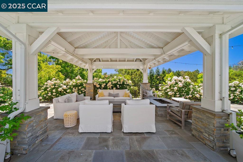 Detail Gallery Image 51 of 60 For 33 Los Arabis Circle, Lafayette,  CA 94549 - 5 Beds | 4/1 Baths