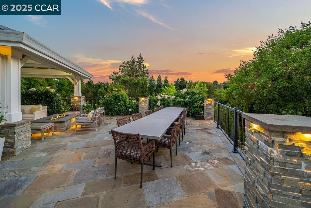 Detail Gallery Image 54 of 60 For 33 Los Arabis Circle, Lafayette,  CA 94549 - 5 Beds | 4/1 Baths