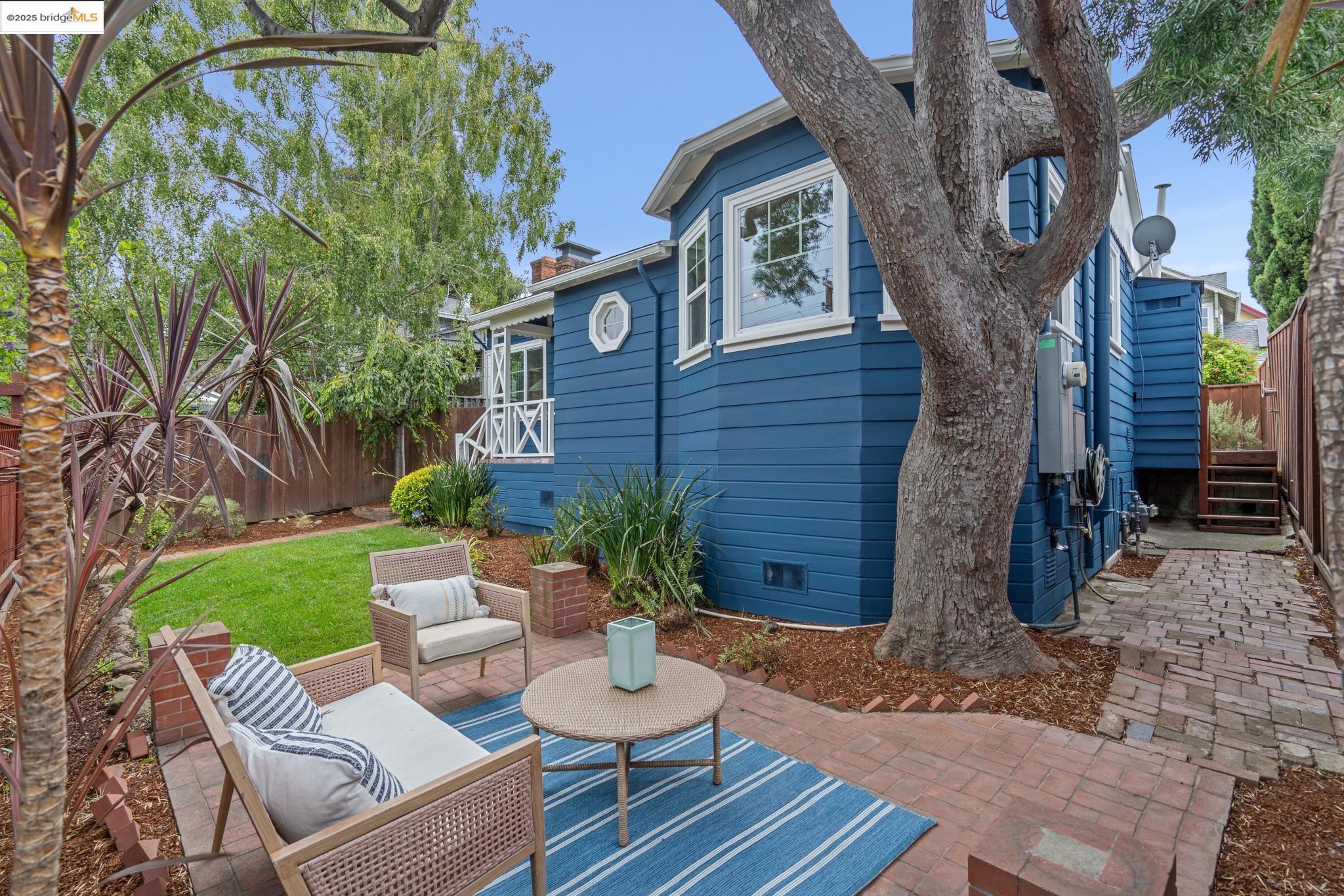 Detail Gallery Image 2 of 30 For 4006 Lincoln Ave, Oakland,  CA 94602 - 2 Beds | 1 Baths