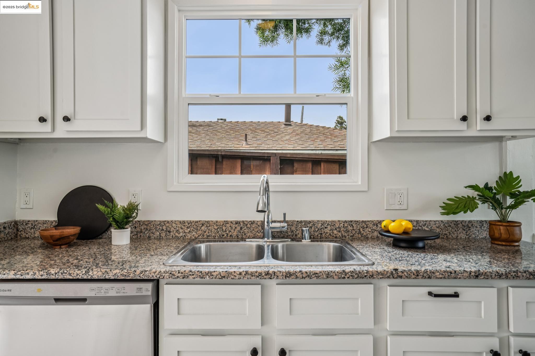 Detail Gallery Image 12 of 30 For 4006 Lincoln Ave, Oakland,  CA 94602 - 2 Beds | 1 Baths