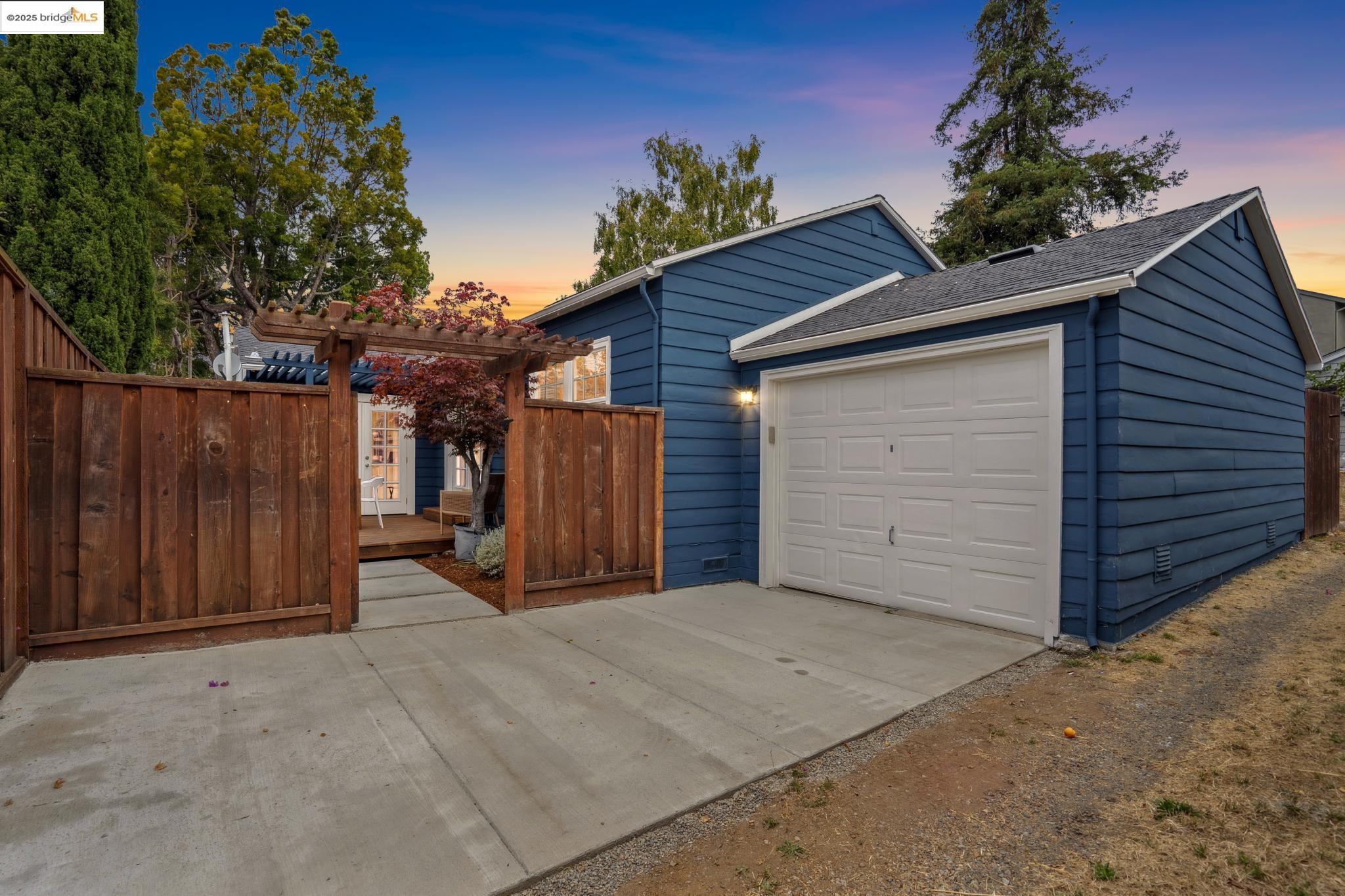 Detail Gallery Image 29 of 30 For 4006 Lincoln Ave, Oakland,  CA 94602 - 2 Beds | 1 Baths
