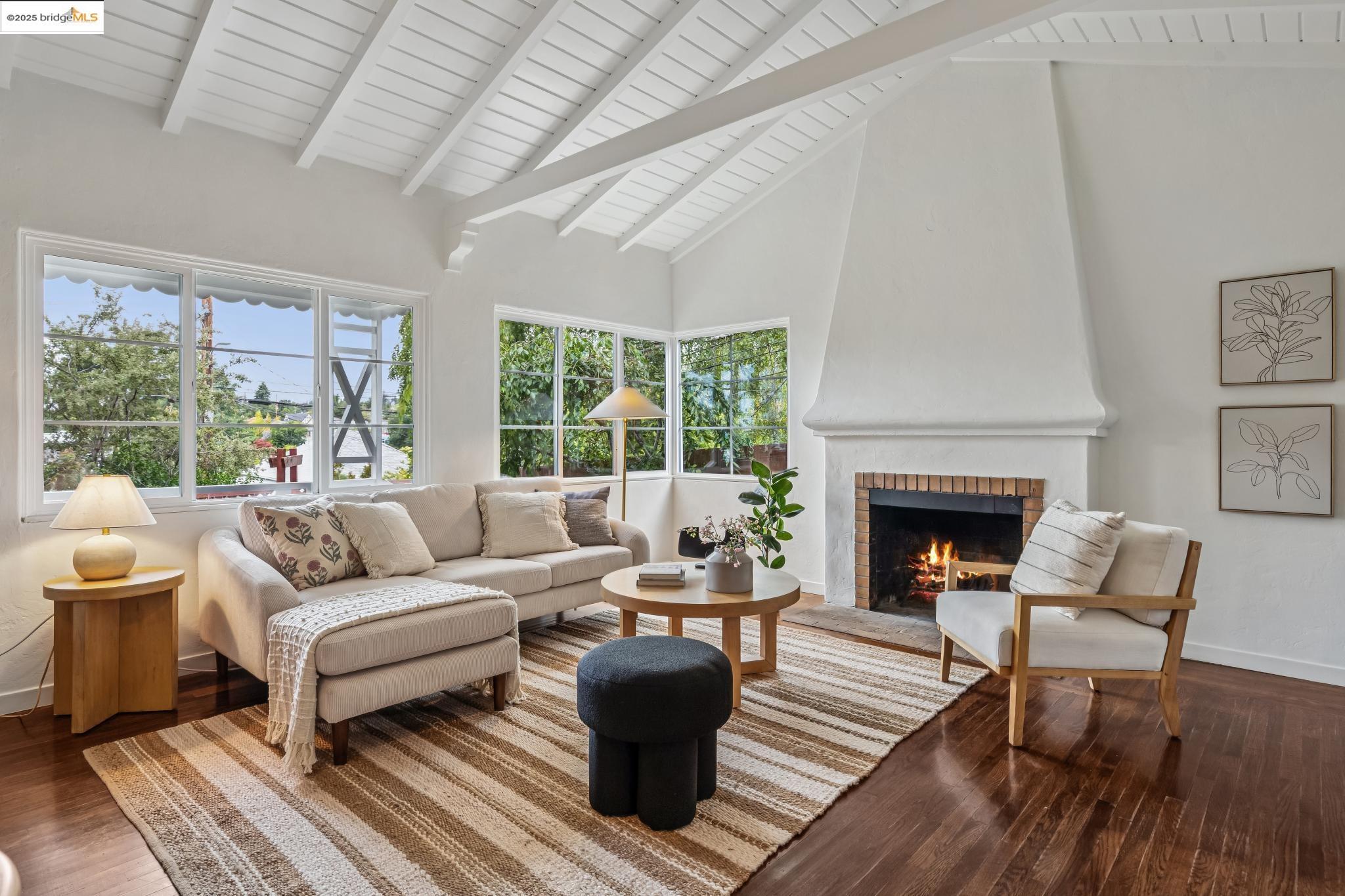 Detail Gallery Image 8 of 30 For 4006 Lincoln Ave, Oakland,  CA 94602 - 2 Beds | 1 Baths
