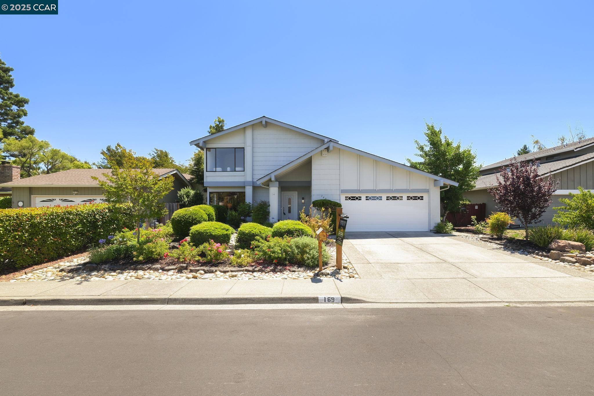 Detail Gallery Image 3 of 35 For 169 Castleton Court, San Ramon,  CA 94583 - 4 Beds | 2/1 Baths