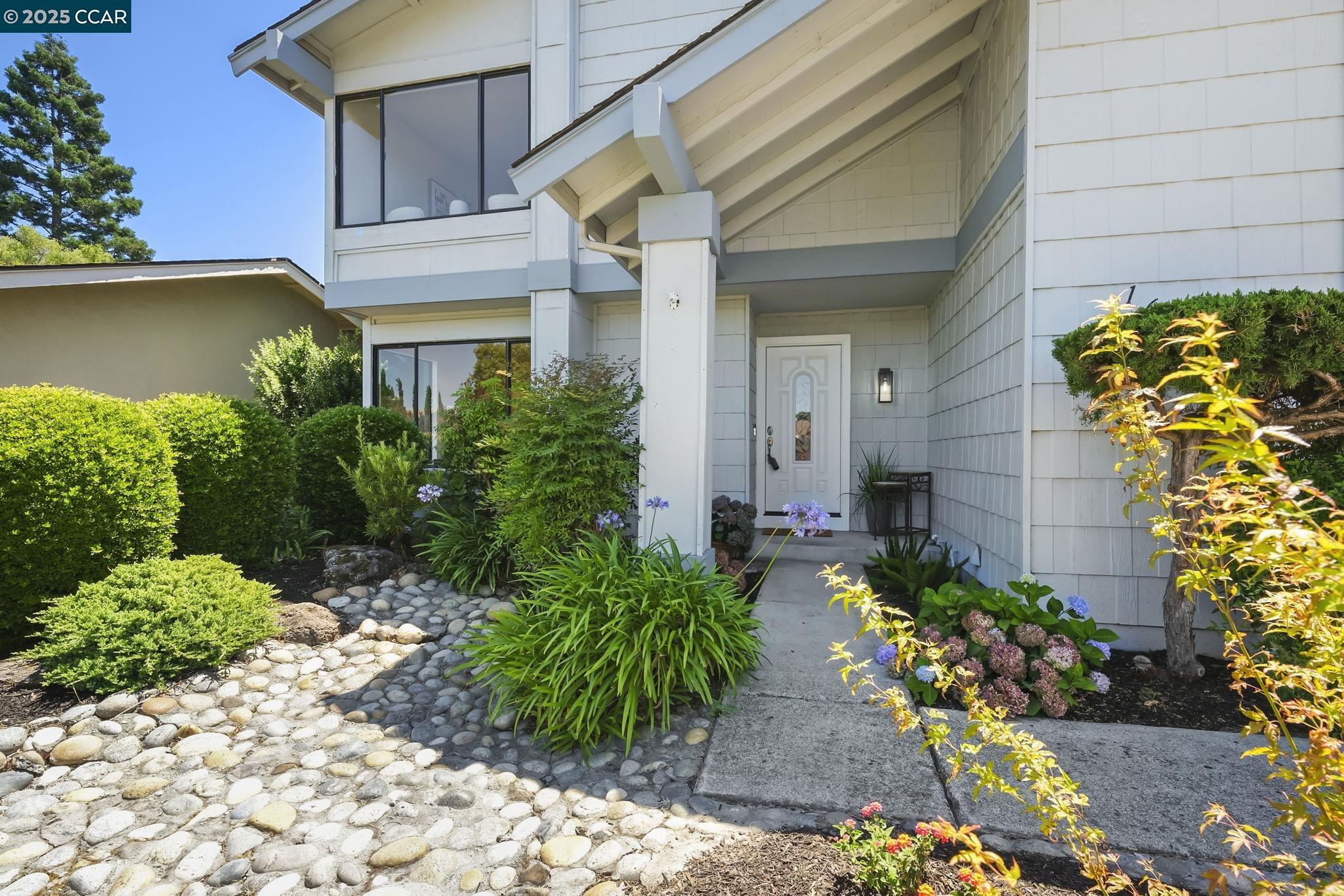 Detail Gallery Image 4 of 35 For 169 Castleton Court, San Ramon,  CA 94583 - 4 Beds | 2/1 Baths