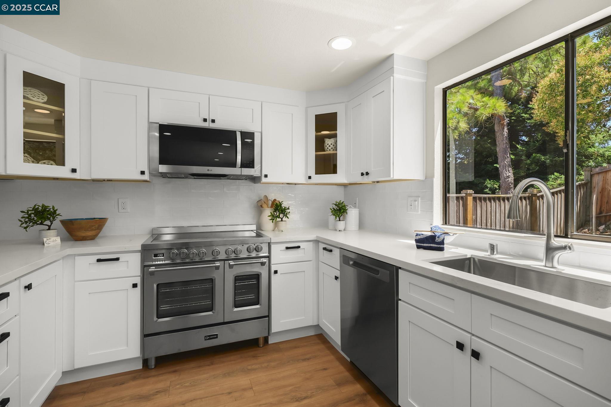 Detail Gallery Image 8 of 35 For 169 Castleton Court, San Ramon,  CA 94583 - 4 Beds | 2/1 Baths