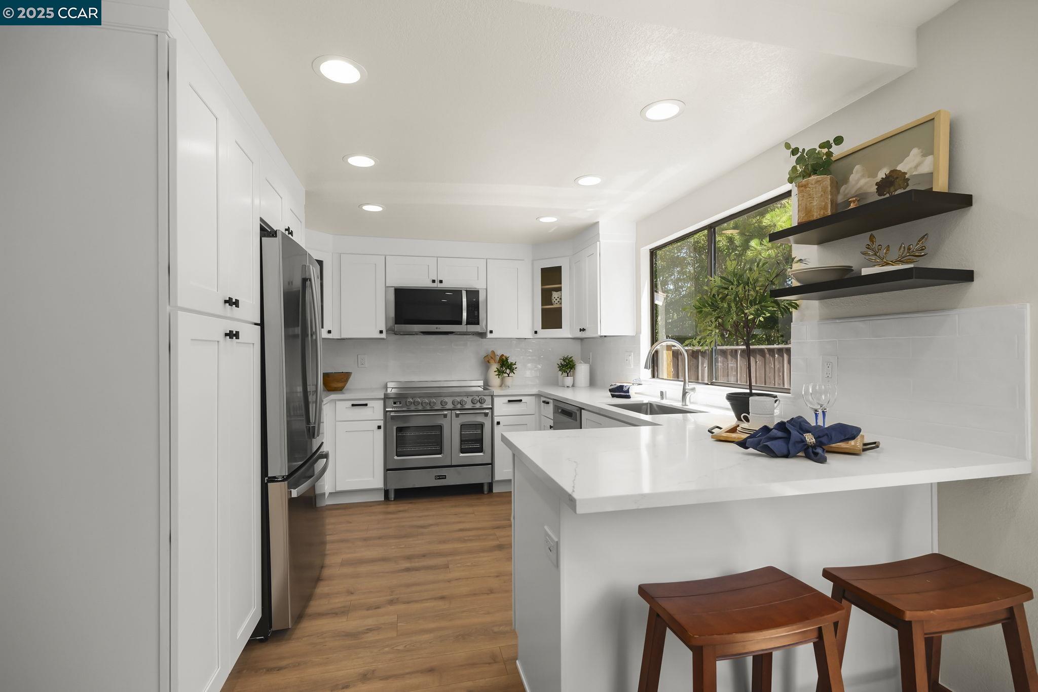 Detail Gallery Image 9 of 35 For 169 Castleton Court, San Ramon,  CA 94583 - 4 Beds | 2/1 Baths