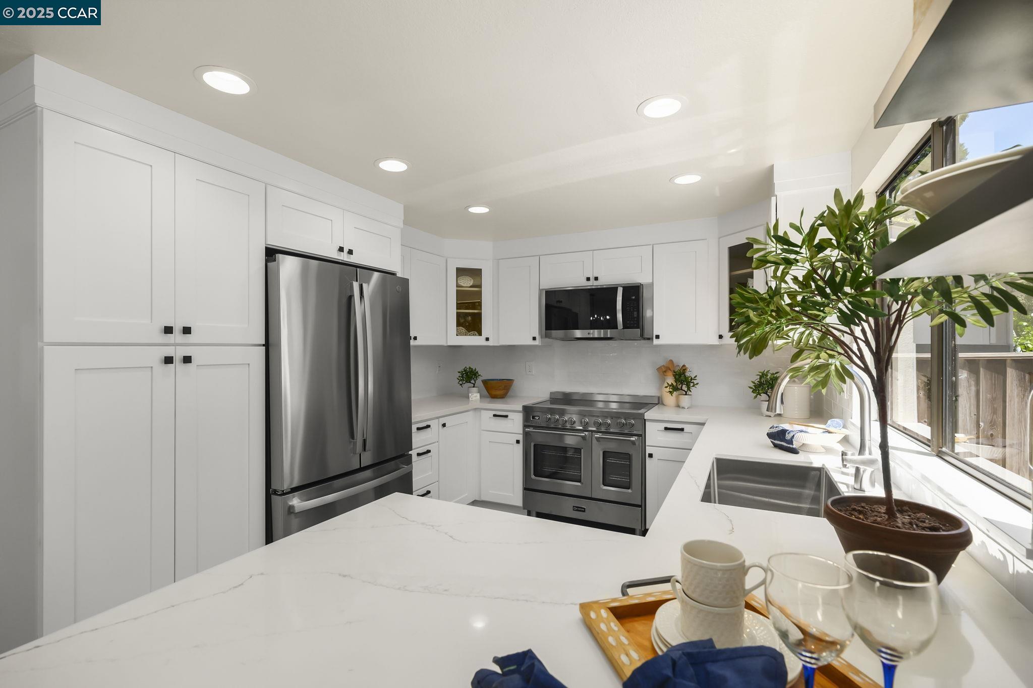 Detail Gallery Image 10 of 35 For 169 Castleton Court, San Ramon,  CA 94583 - 4 Beds | 2/1 Baths