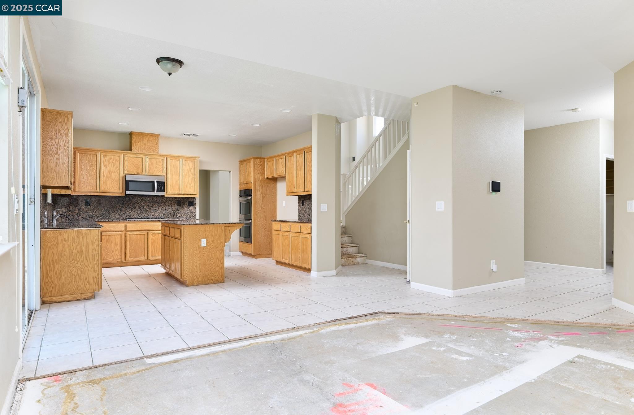 Detail Gallery Image 11 of 39 For 401 Pinenut St, Oakley,  CA 94561 - 5 Beds | 3 Baths