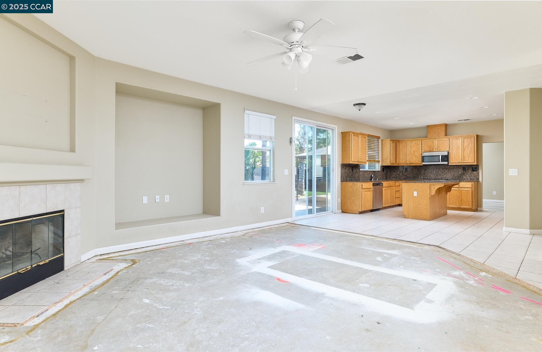 Detail Gallery Image 12 of 39 For 401 Pinenut St, Oakley,  CA 94561 - 5 Beds | 3 Baths