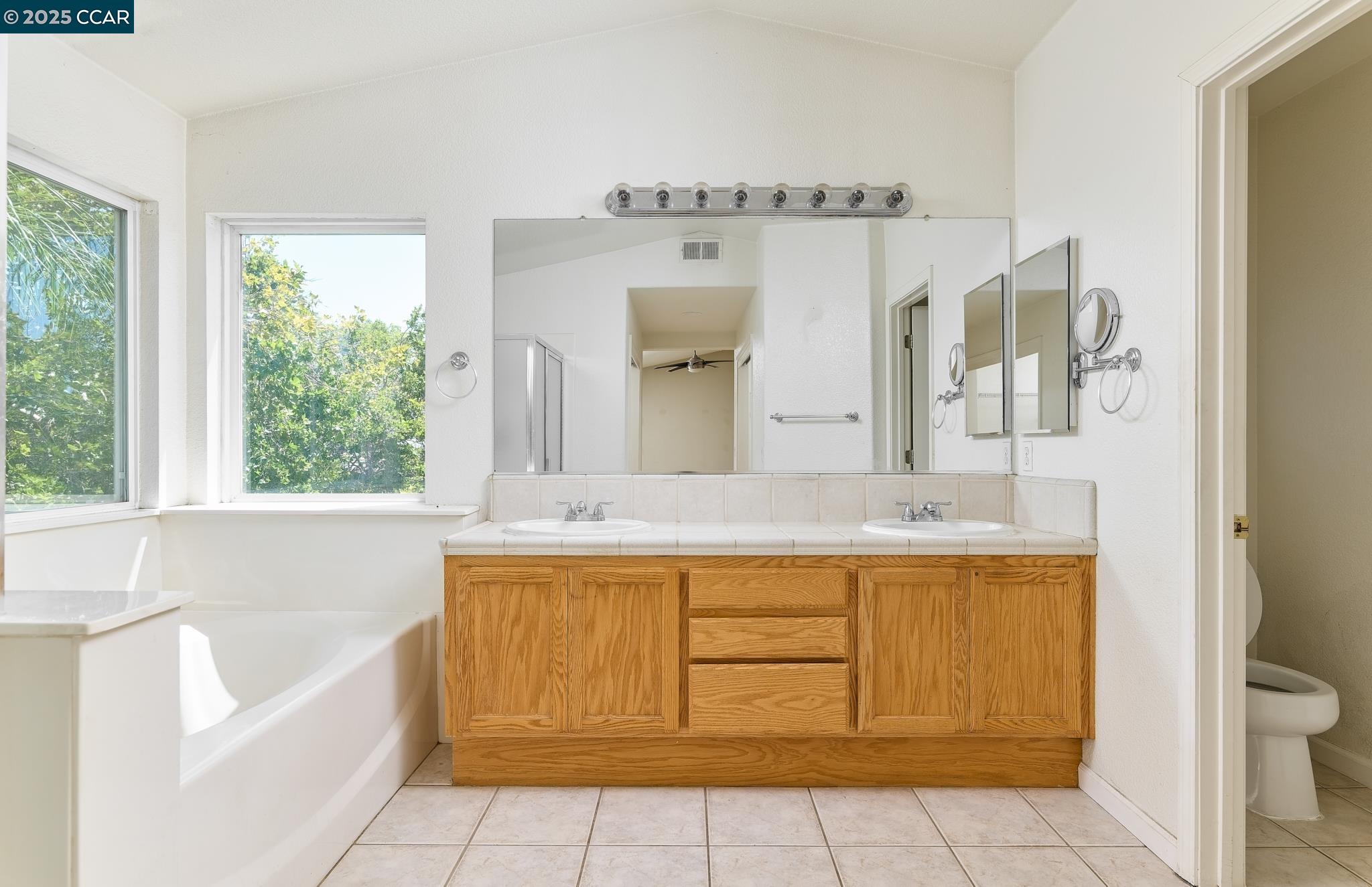 Detail Gallery Image 15 of 39 For 401 Pinenut St, Oakley,  CA 94561 - 5 Beds | 3 Baths