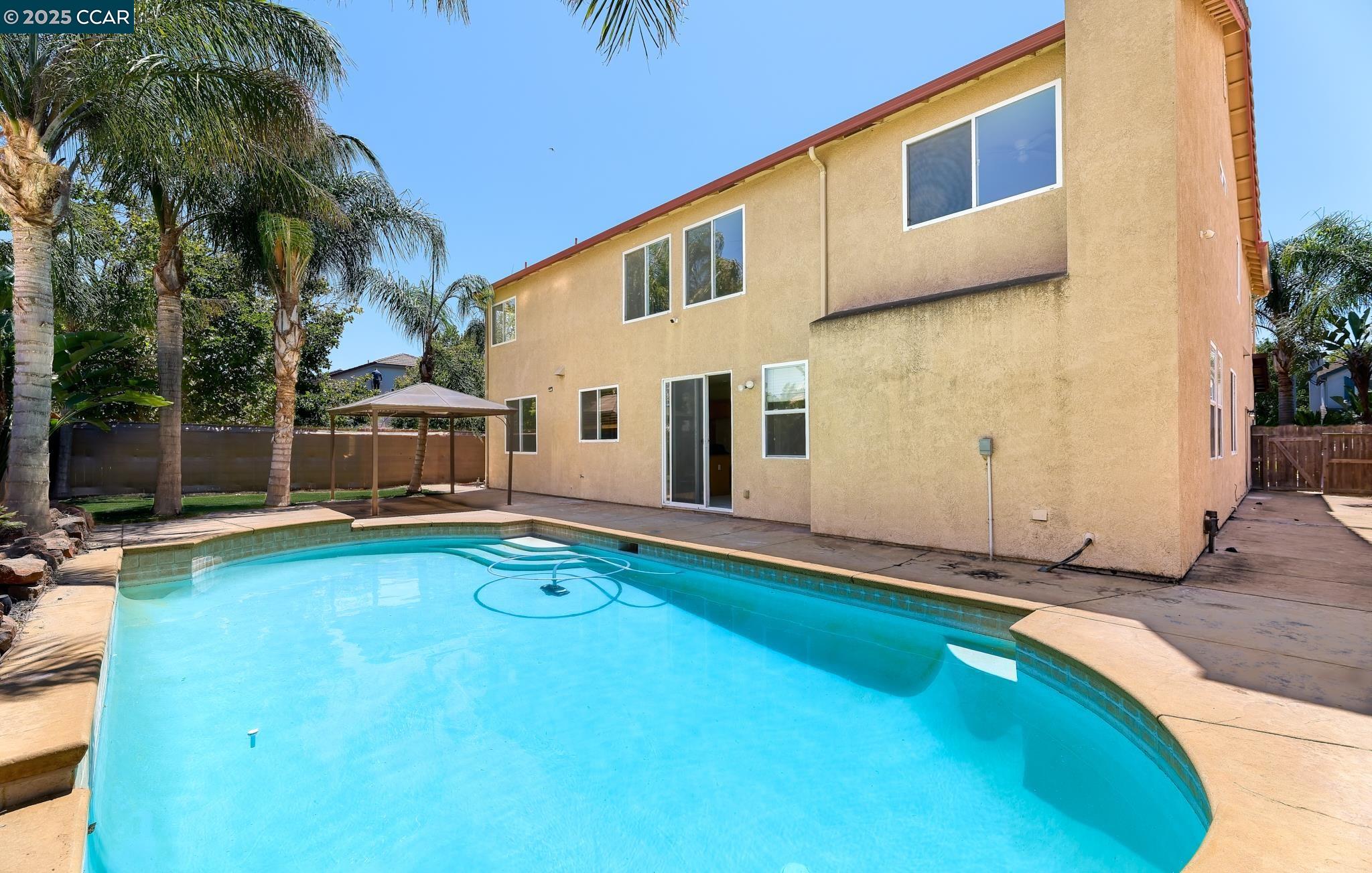Detail Gallery Image 3 of 39 For 401 Pinenut St, Oakley,  CA 94561 - 5 Beds | 3 Baths
