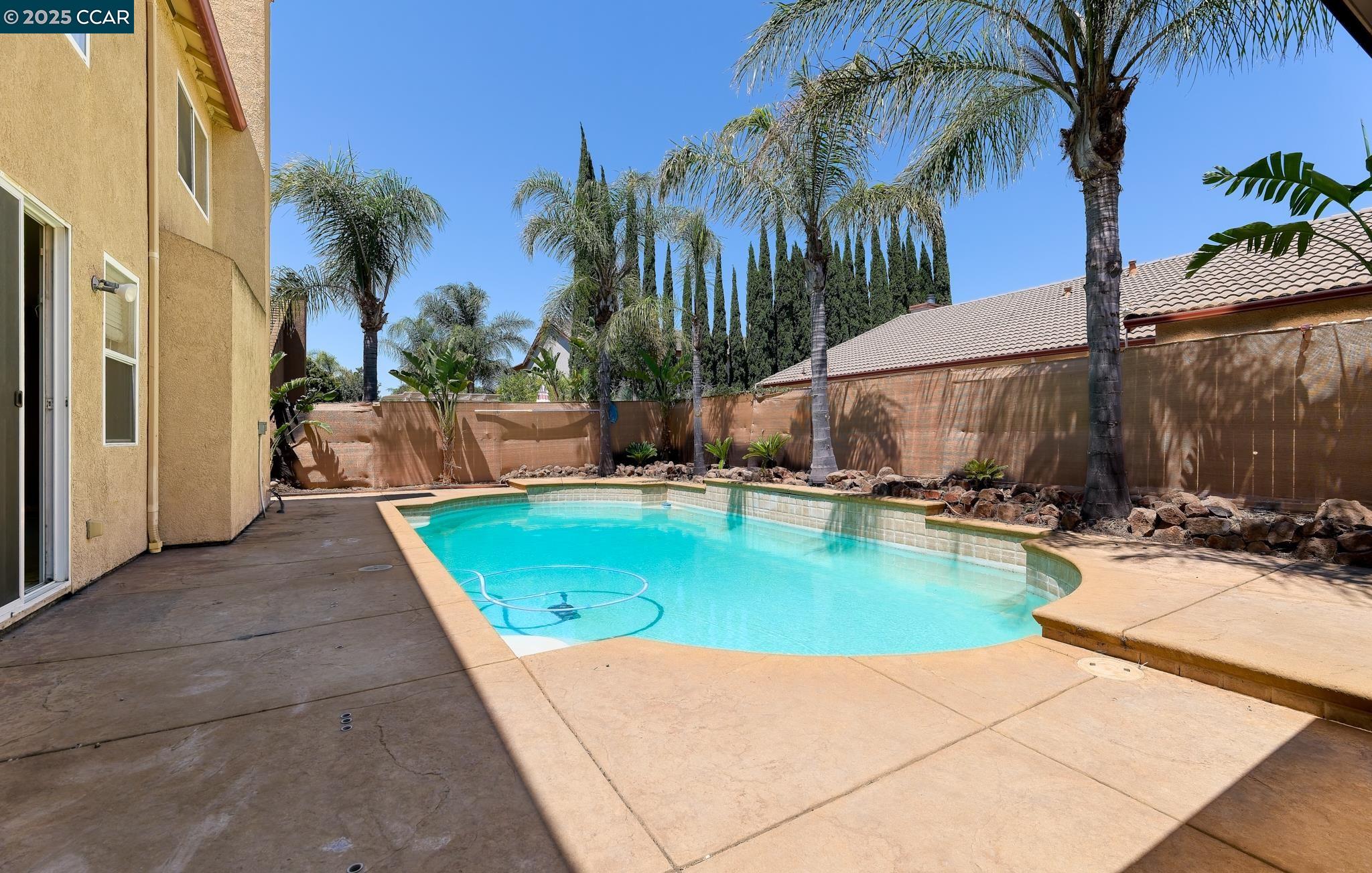 Detail Gallery Image 6 of 39 For 401 Pinenut St, Oakley,  CA 94561 - 5 Beds | 3 Baths
