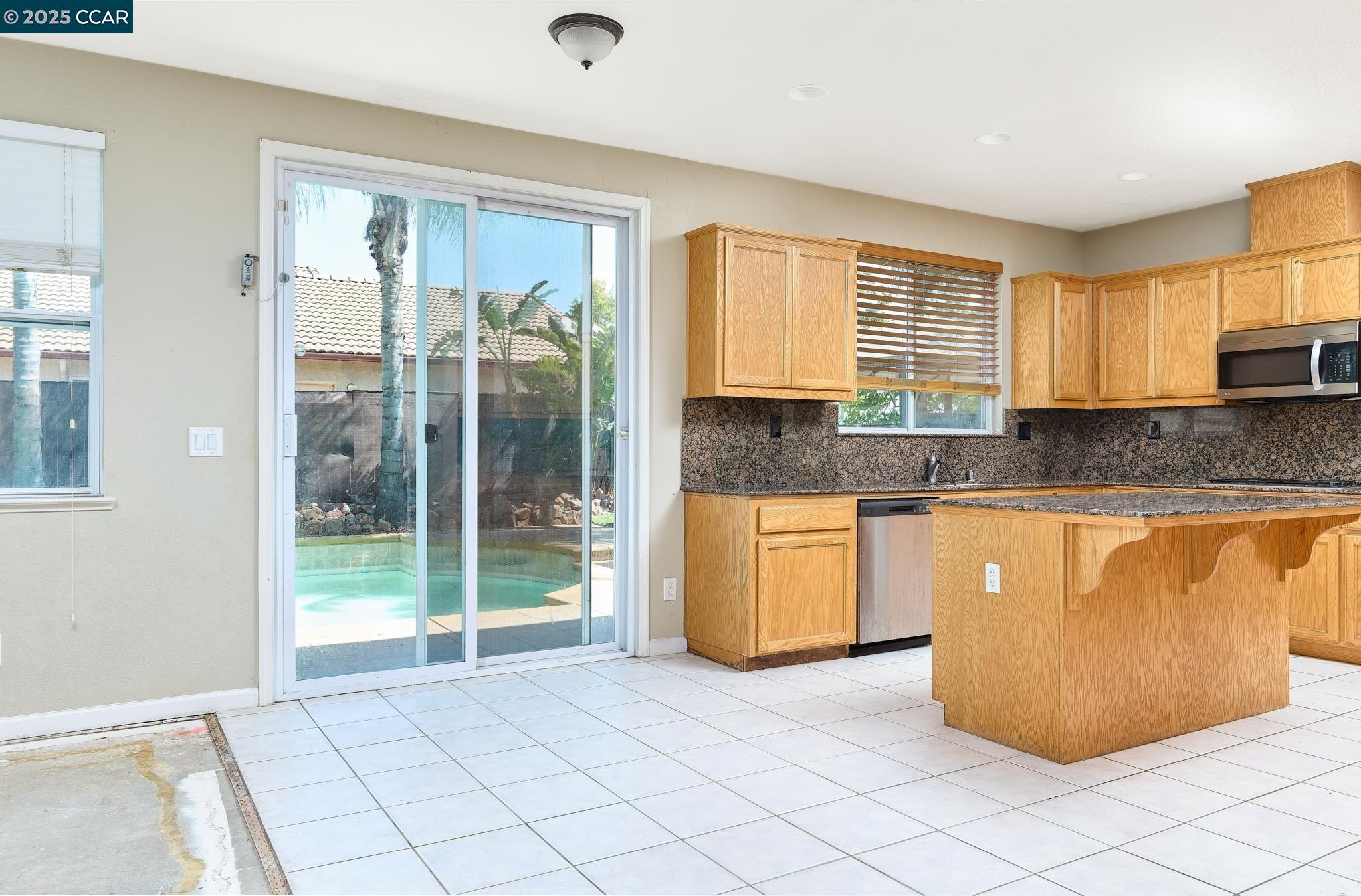 Detail Gallery Image 9 of 39 For 401 Pinenut St, Oakley,  CA 94561 - 5 Beds | 3 Baths