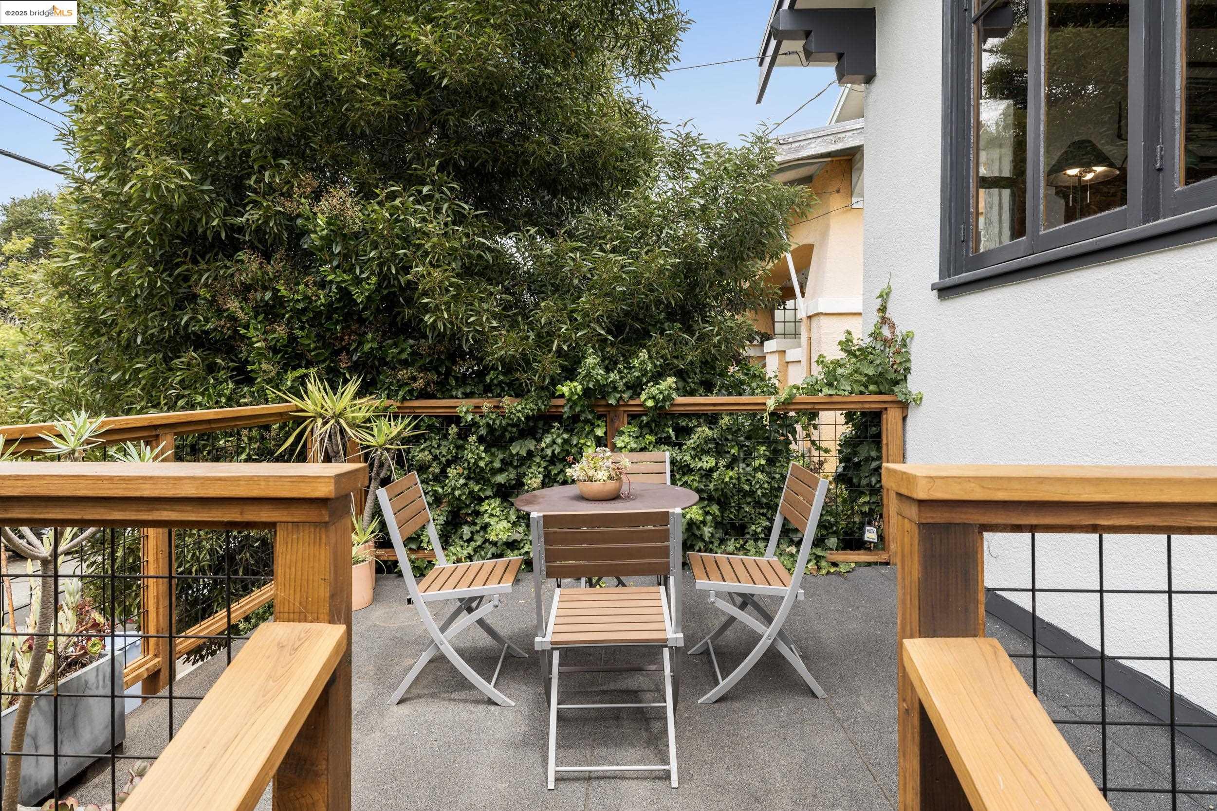 Detail Gallery Image 3 of 56 For 1409 Bonita Ave, Berkeley,  CA 94709 - 4 Beds | 2 Baths