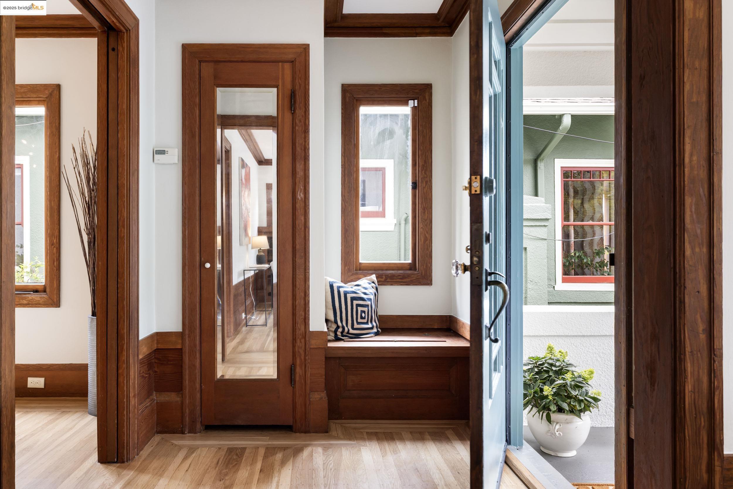 Detail Gallery Image 6 of 56 For 1409 Bonita Ave, Berkeley,  CA 94709 - 4 Beds | 2 Baths