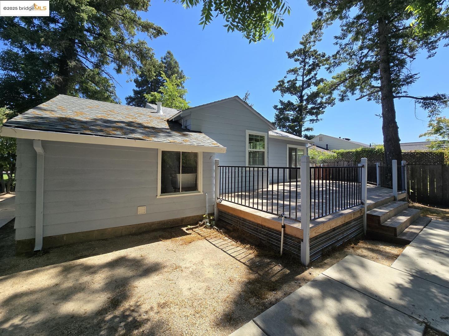 Detail Gallery Image 23 of 32 For 241 Humboldt St, San Rafael,  CA 94901 - 2 Beds | 1 Baths