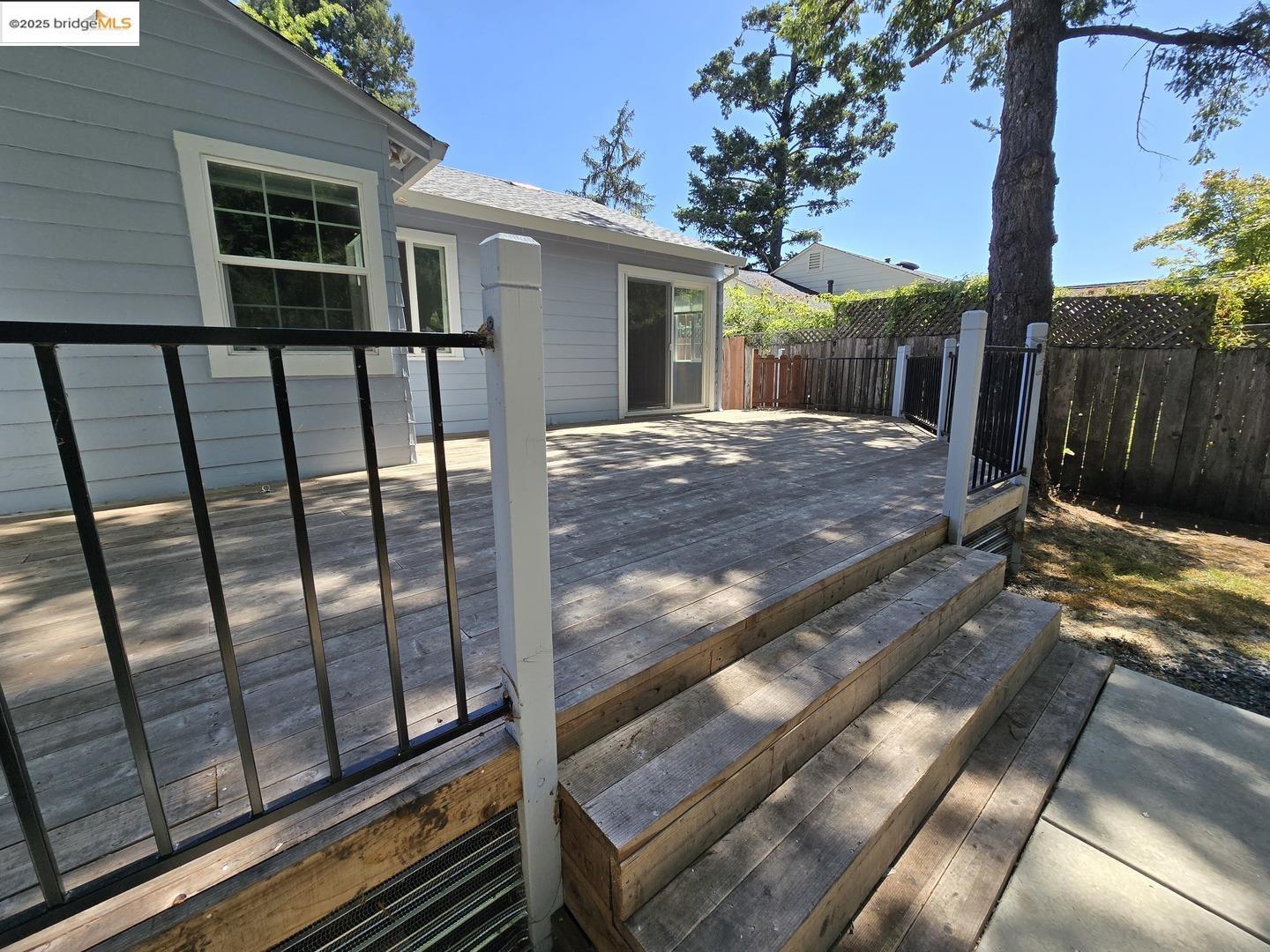 Detail Gallery Image 25 of 32 For 241 Humboldt St, San Rafael,  CA 94901 - 2 Beds | 1 Baths