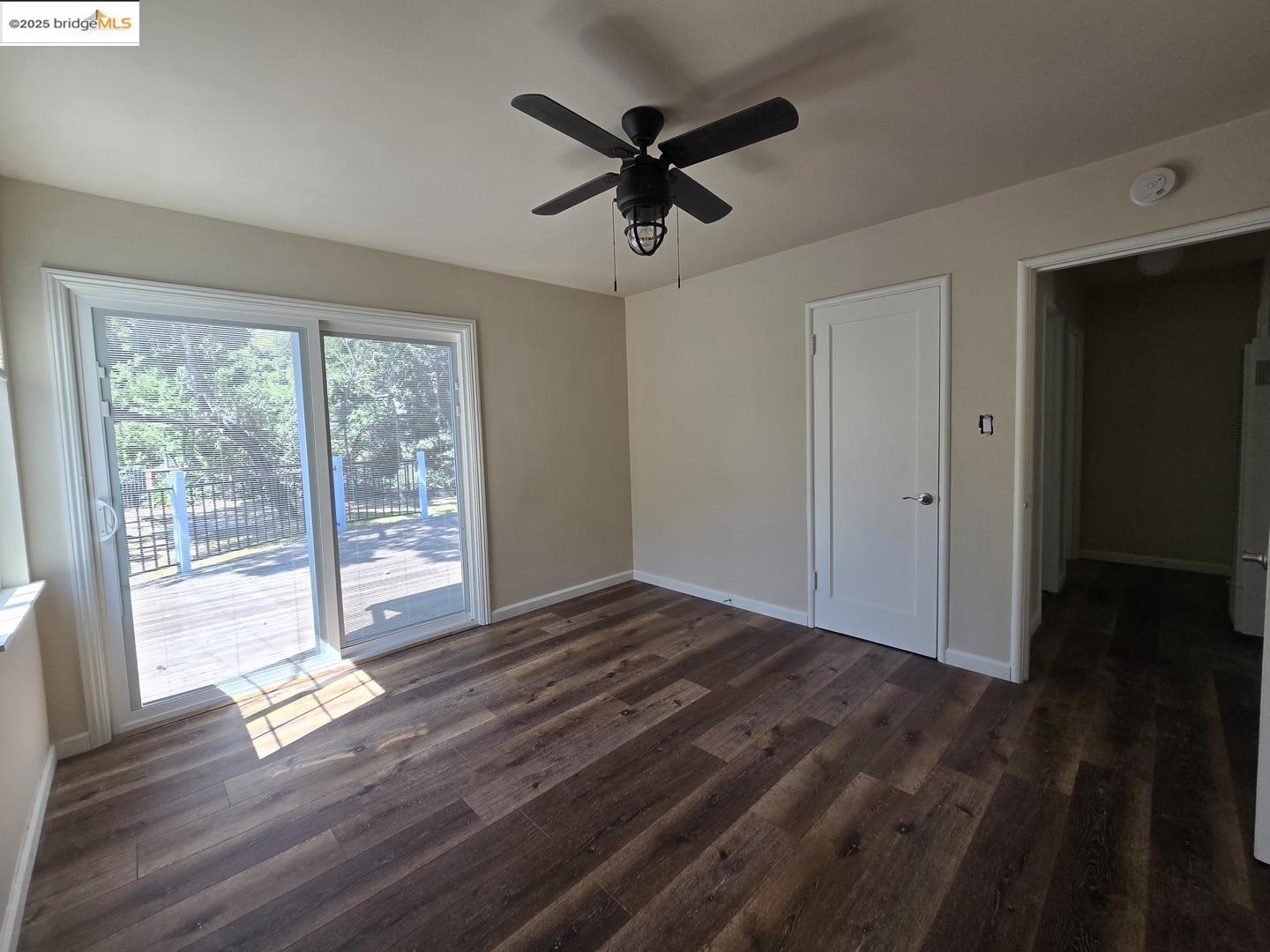 Detail Gallery Image 6 of 32 For 241 Humboldt St, San Rafael,  CA 94901 - 2 Beds | 1 Baths