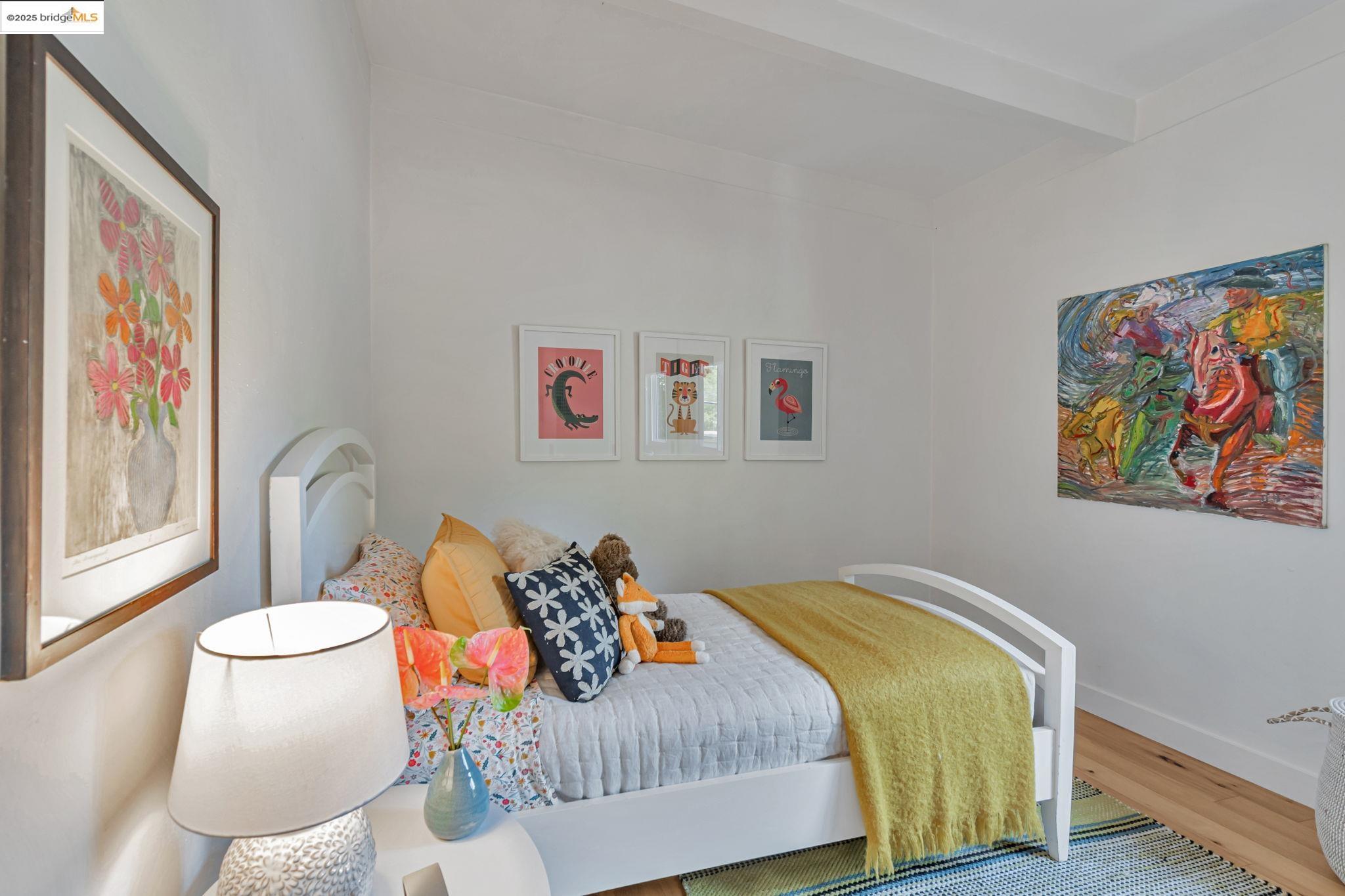Detail Gallery Image 13 of 33 For 6692 Sobrante Rd, Oakland,  CA 94611 - 3 Beds | 2 Baths