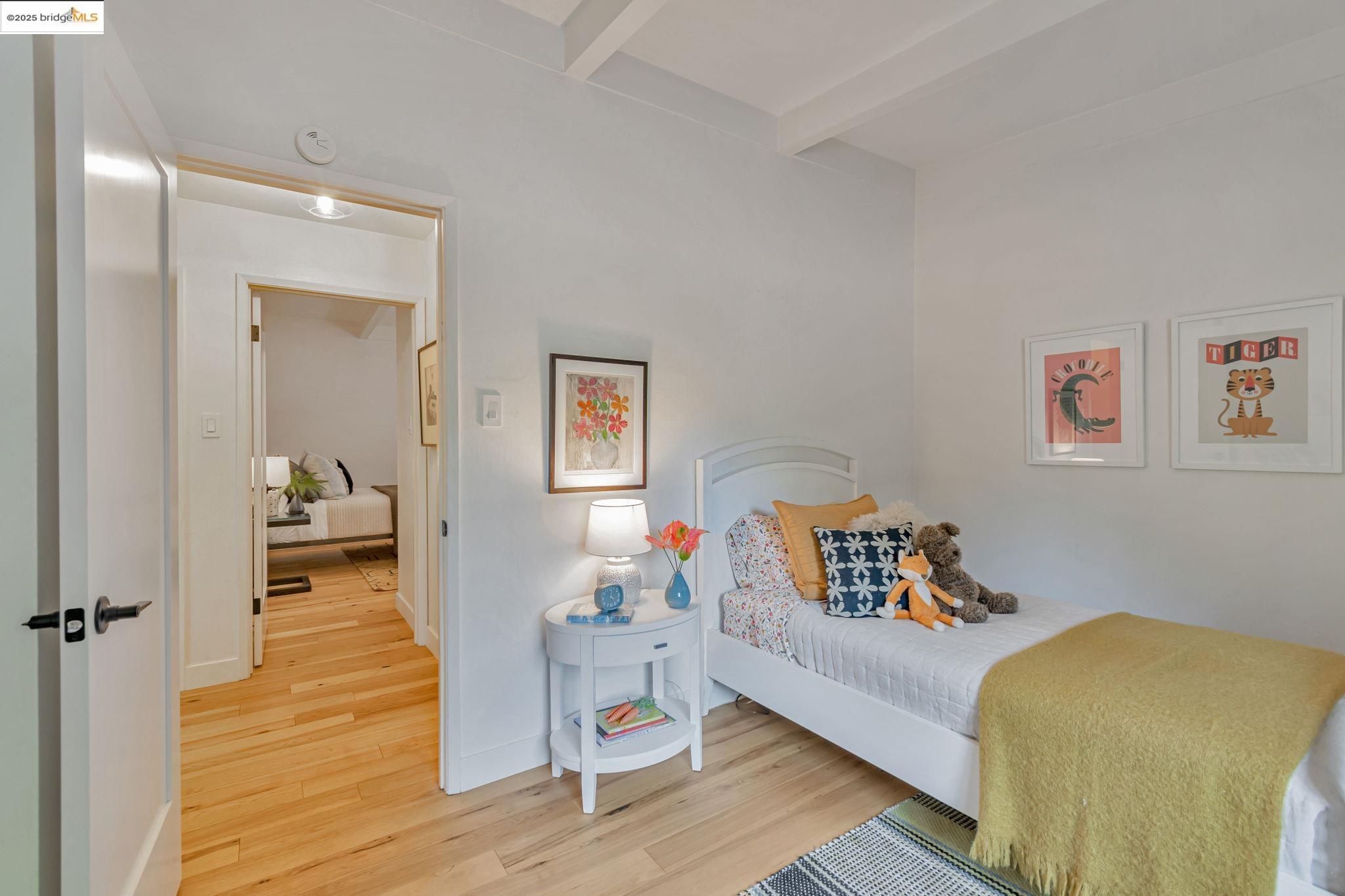 Detail Gallery Image 14 of 33 For 6692 Sobrante Rd, Oakland,  CA 94611 - 3 Beds | 2 Baths