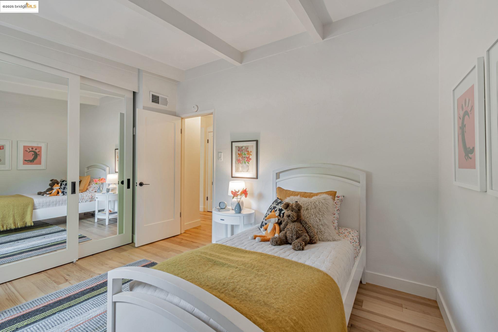 Detail Gallery Image 15 of 33 For 6692 Sobrante Rd, Oakland,  CA 94611 - 3 Beds | 2 Baths