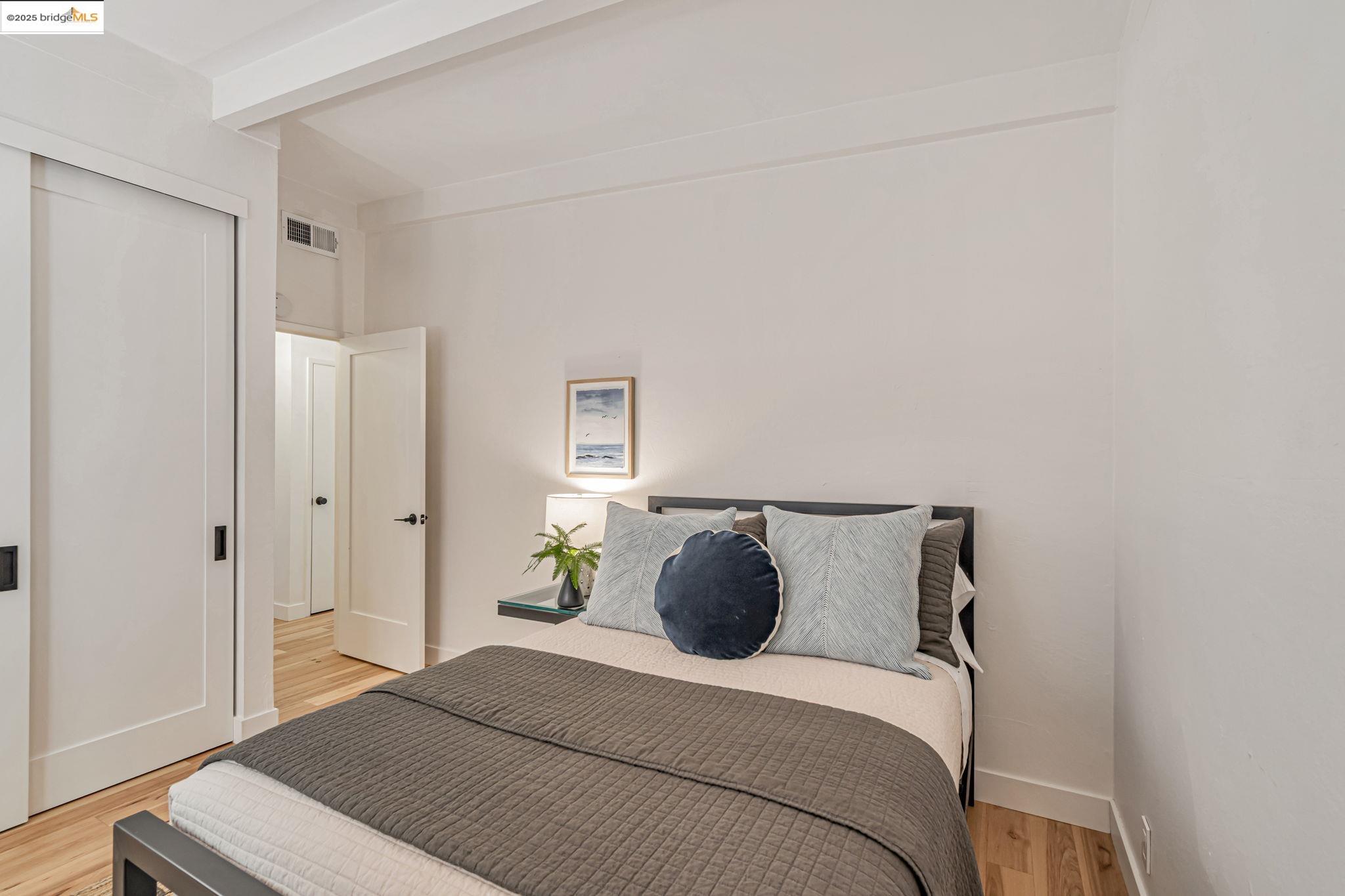 Detail Gallery Image 18 of 33 For 6692 Sobrante Rd, Oakland,  CA 94611 - 3 Beds | 2 Baths