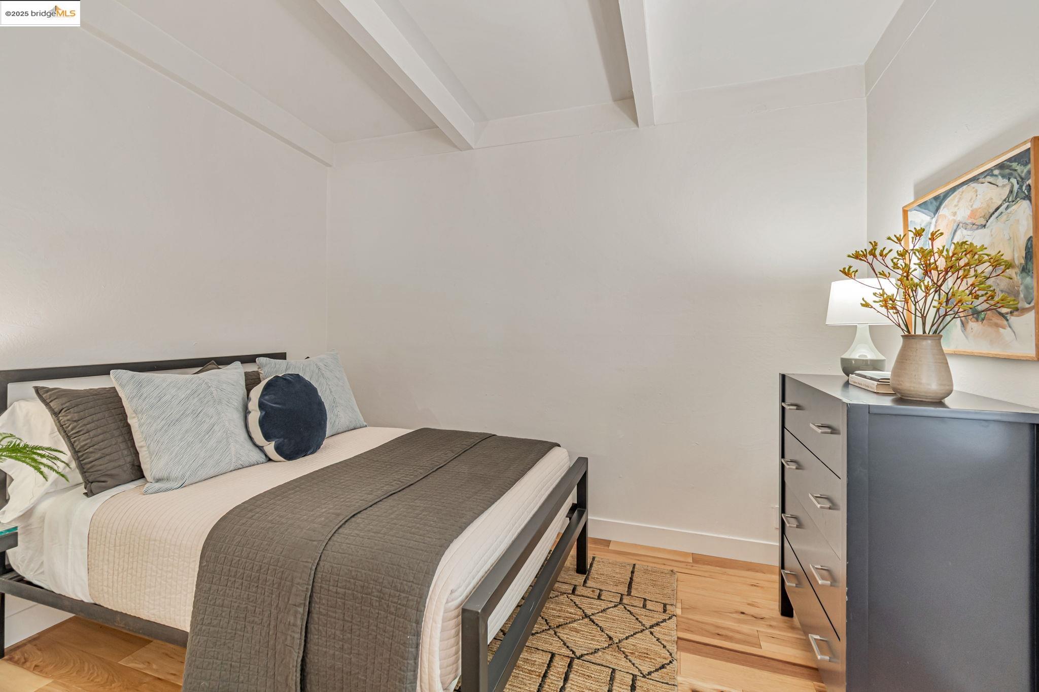 Detail Gallery Image 19 of 33 For 6692 Sobrante Rd, Oakland,  CA 94611 - 3 Beds | 2 Baths