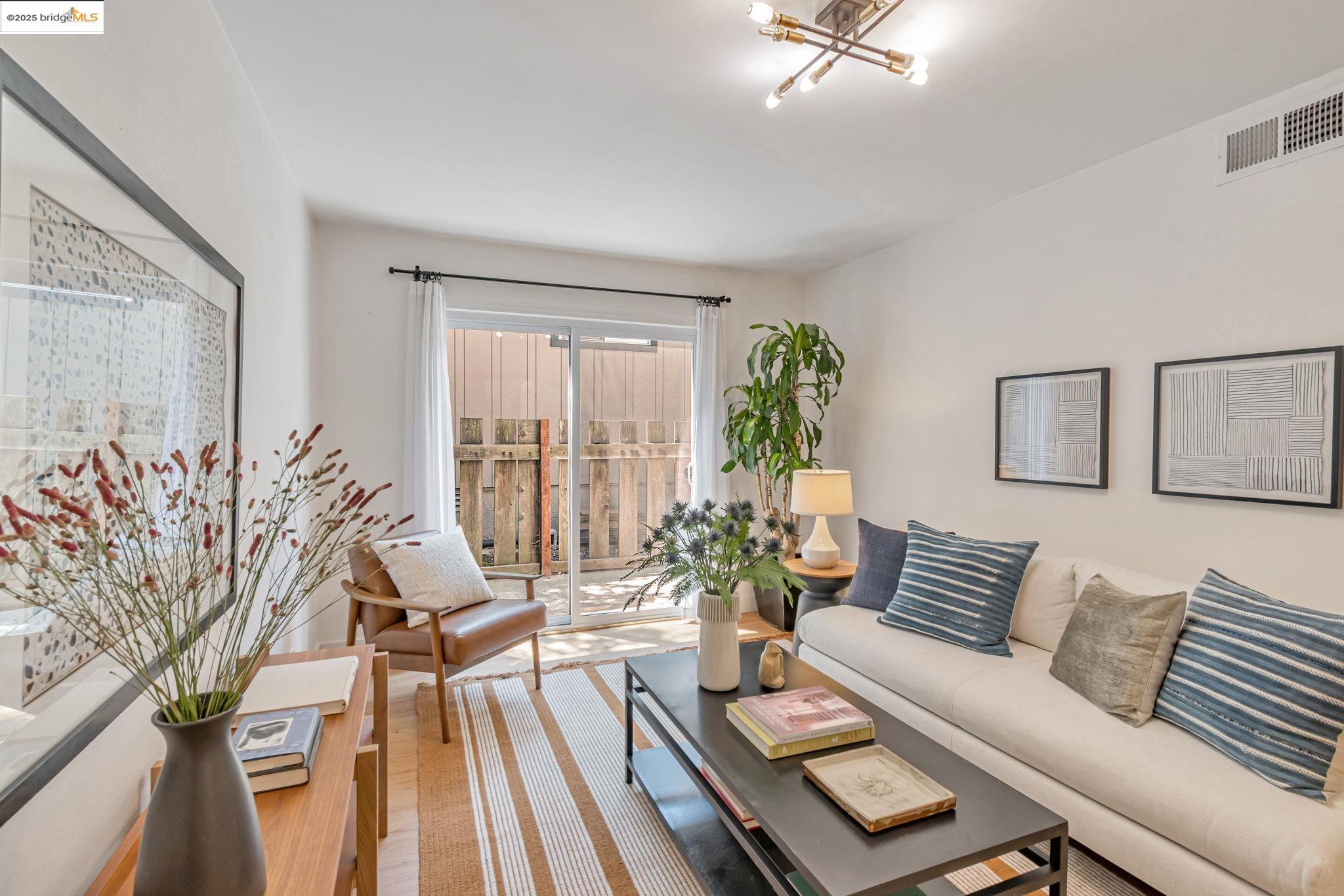 Detail Gallery Image 20 of 33 For 6692 Sobrante Rd, Oakland,  CA 94611 - 3 Beds | 2 Baths