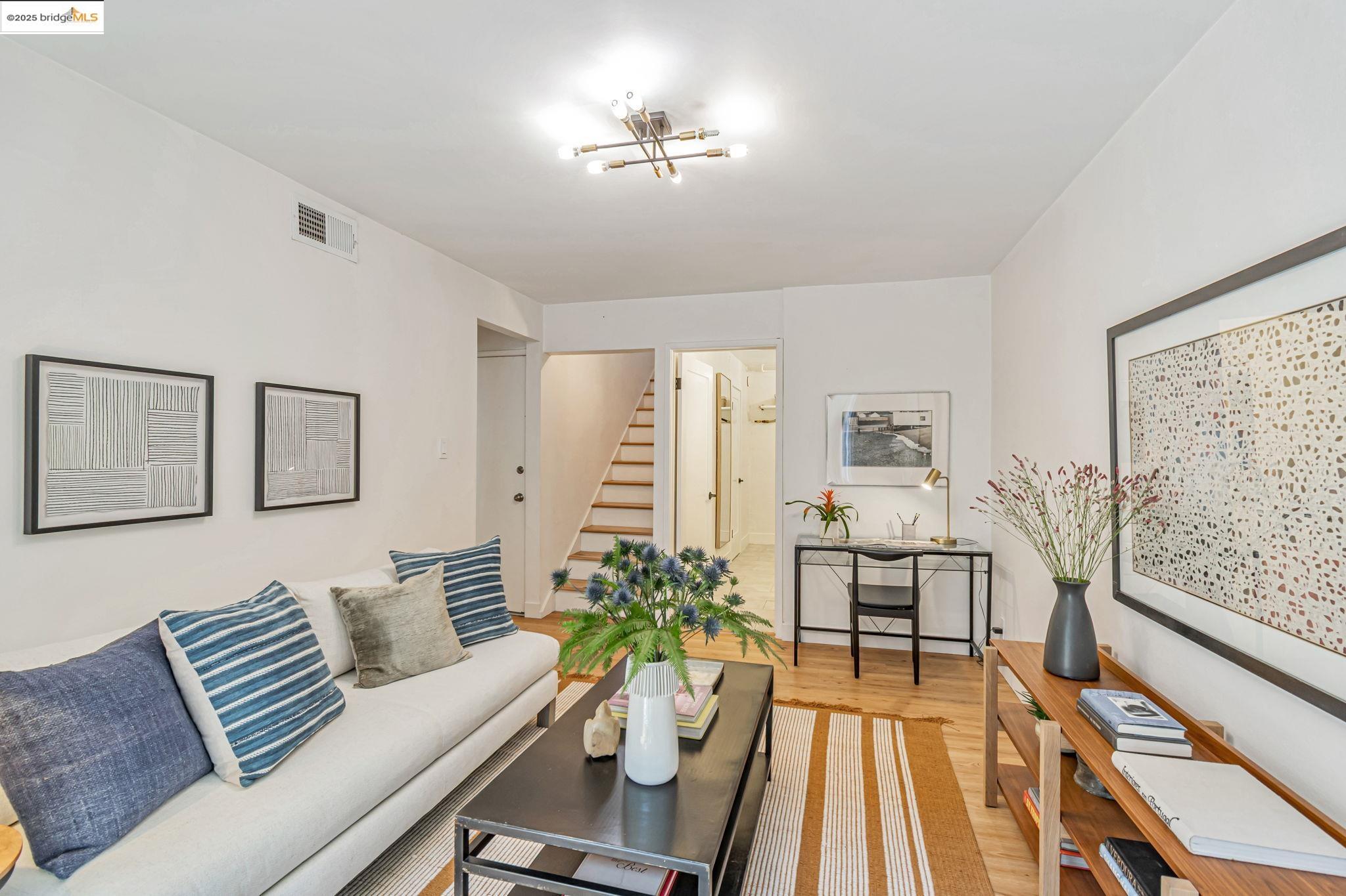 Detail Gallery Image 21 of 33 For 6692 Sobrante Rd, Oakland,  CA 94611 - 3 Beds | 2 Baths