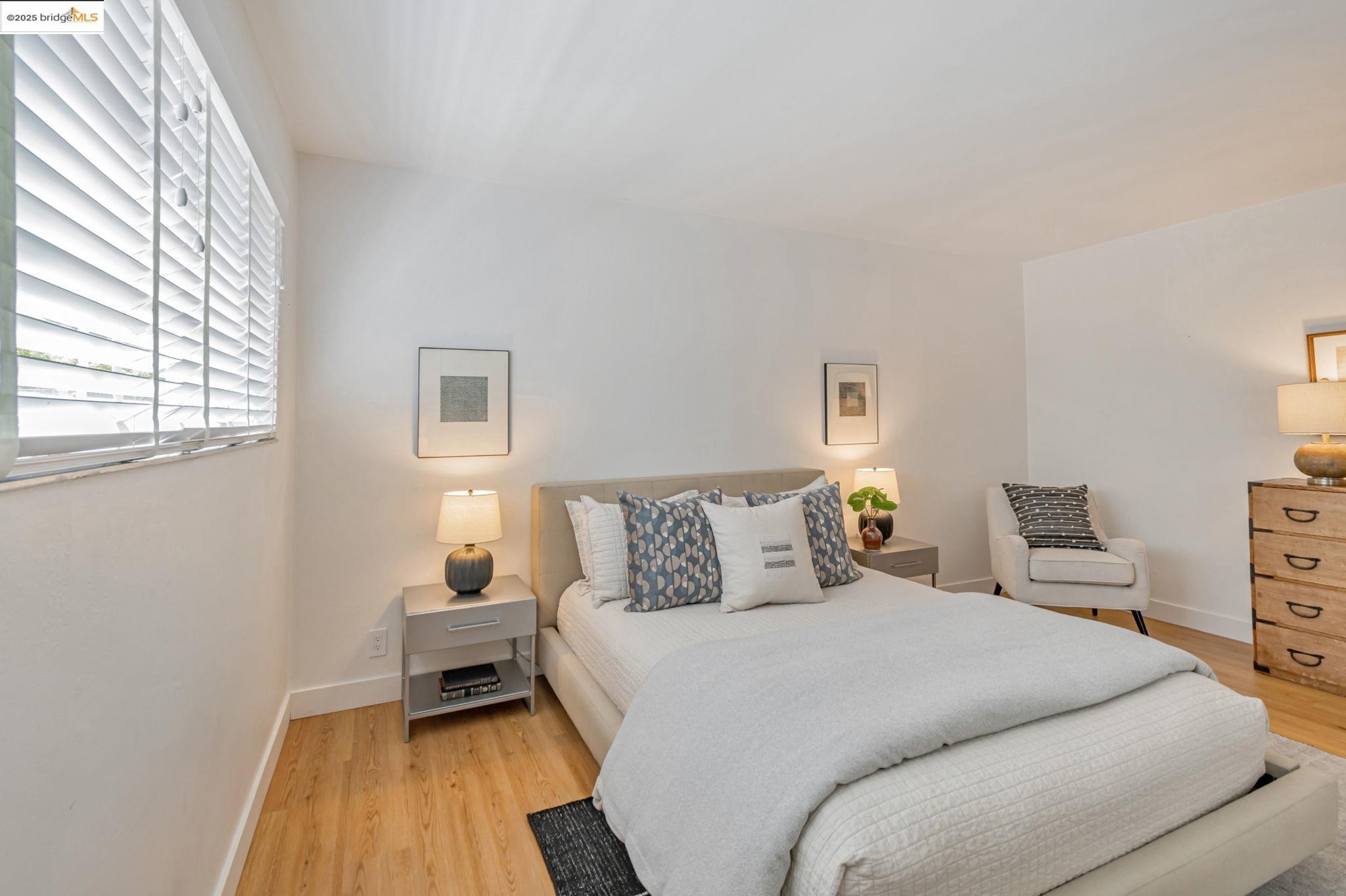 Detail Gallery Image 26 of 33 For 6692 Sobrante Rd, Oakland,  CA 94611 - 3 Beds | 2 Baths