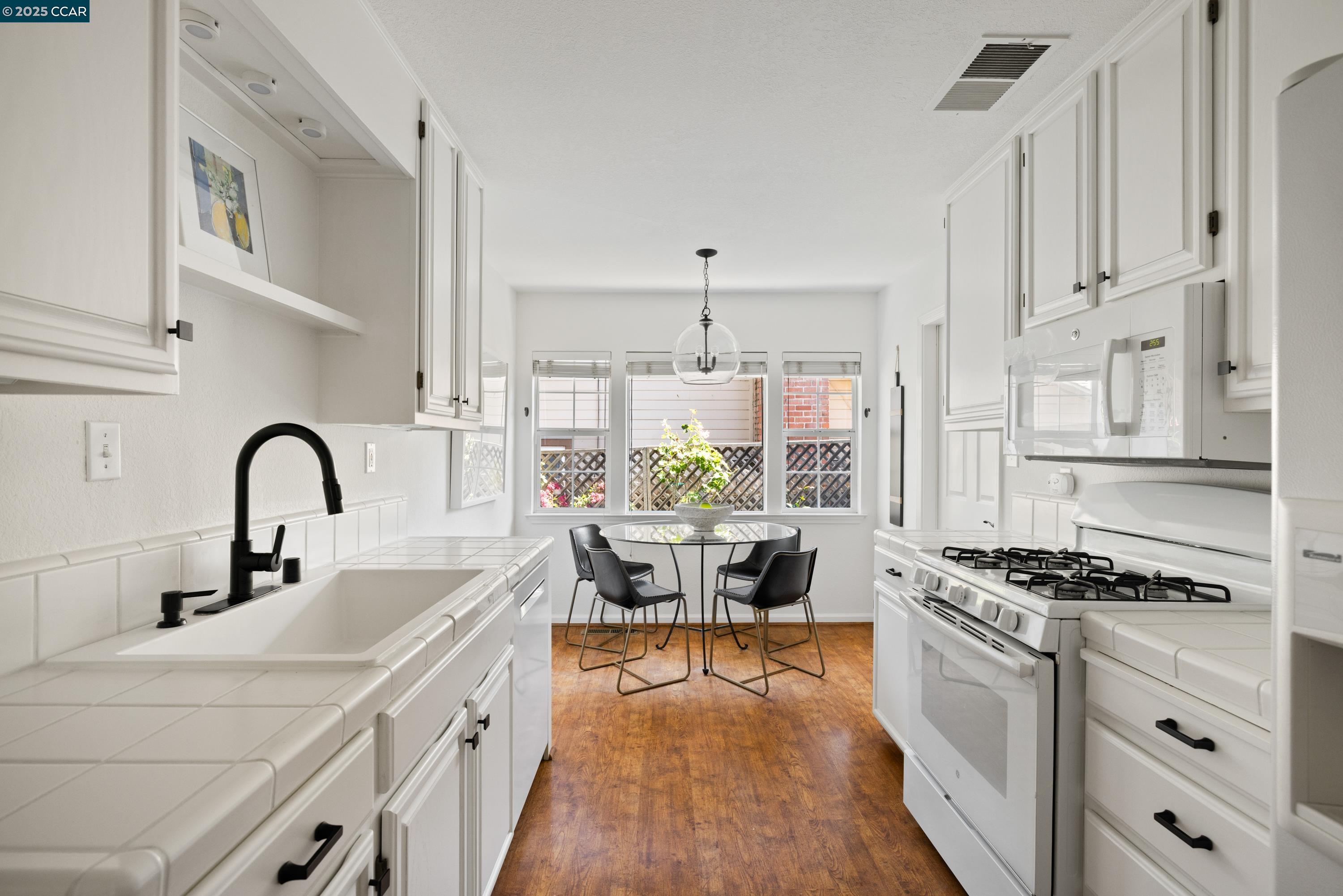 Detail Gallery Image 9 of 26 For 1016 Dyer Dr., Lafayette,  CA 94549 - 3 Beds | 2 Baths