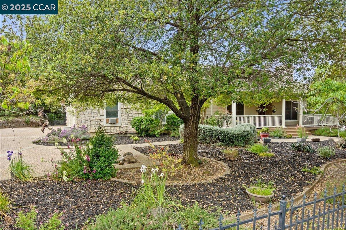 Detail Gallery Image 2 of 57 For 1101 North Gate Road, Walnut Creek,  CA 94598 - 5 Beds | 3/1 Baths