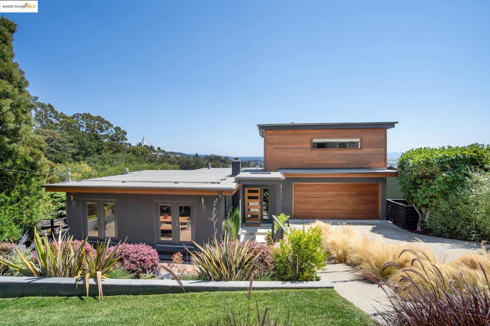 Detail Gallery Image 1 of 1 For 4378 Arcadia Ave, Oakland,  CA 94602 - 4 Beds | 4 Baths