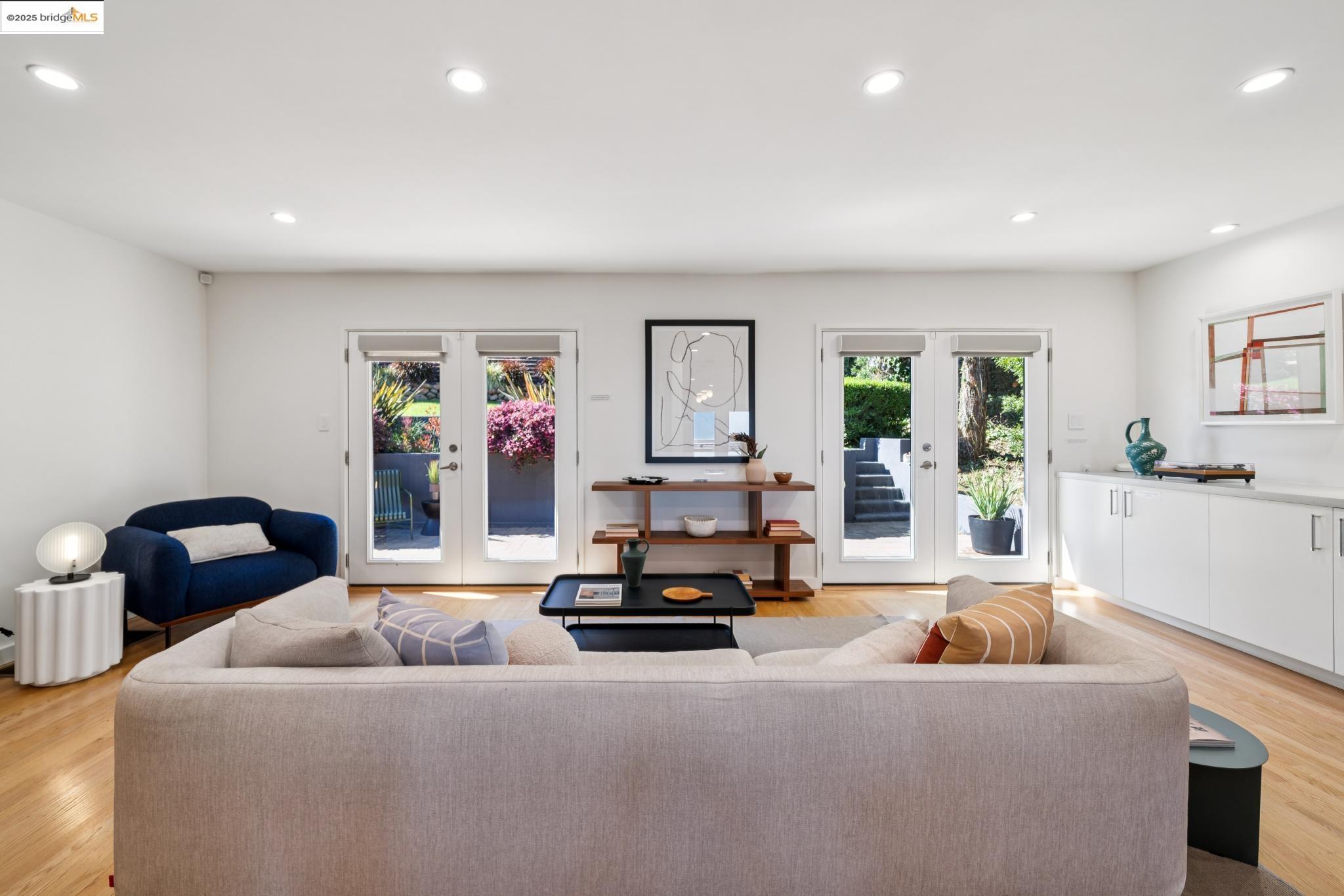 4378 Arcadia Ave, Oakland, California 94602, 4 Bedrooms Bedrooms, 8 Rooms Rooms,4 BathroomsBathrooms,Residential,For Sale,4378 Arcadia Ave,41105279