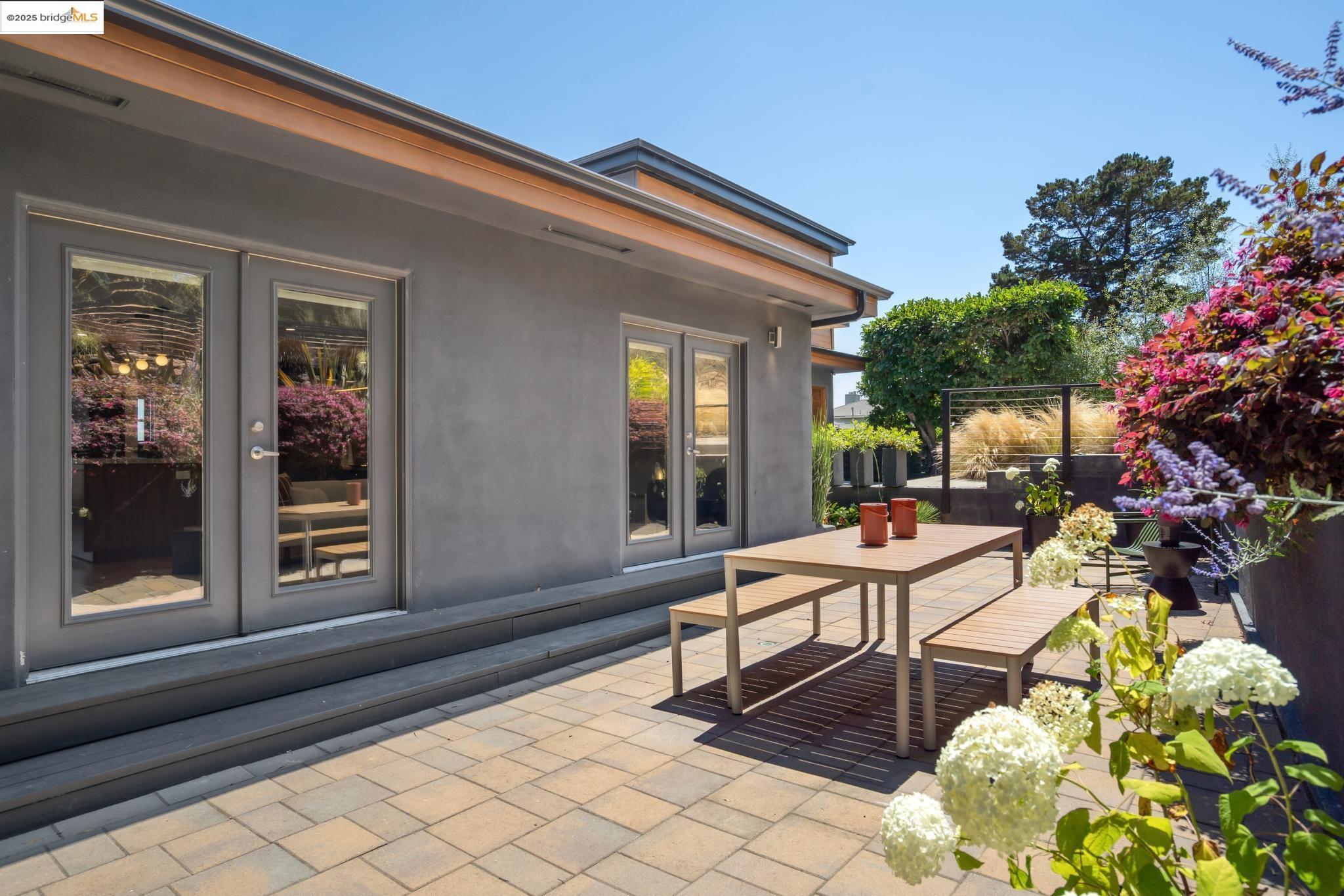 4378 Arcadia Ave, Oakland, California 94602, 4 Bedrooms Bedrooms, 8 Rooms Rooms,4 BathroomsBathrooms,Residential,For Sale,4378 Arcadia Ave,41105279