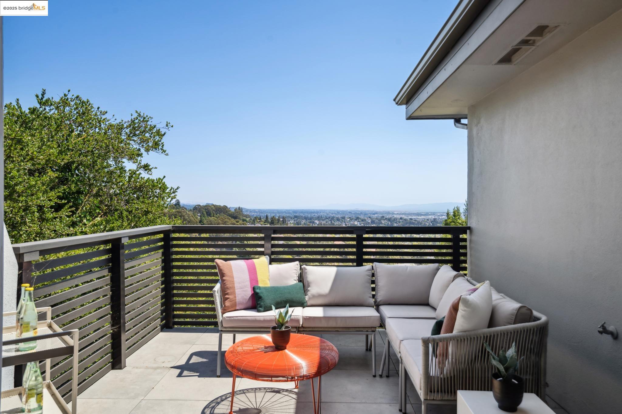 4378 Arcadia Ave, Oakland, California 94602, 4 Bedrooms Bedrooms, 8 Rooms Rooms,4 BathroomsBathrooms,Residential,For Sale,4378 Arcadia Ave,41105279