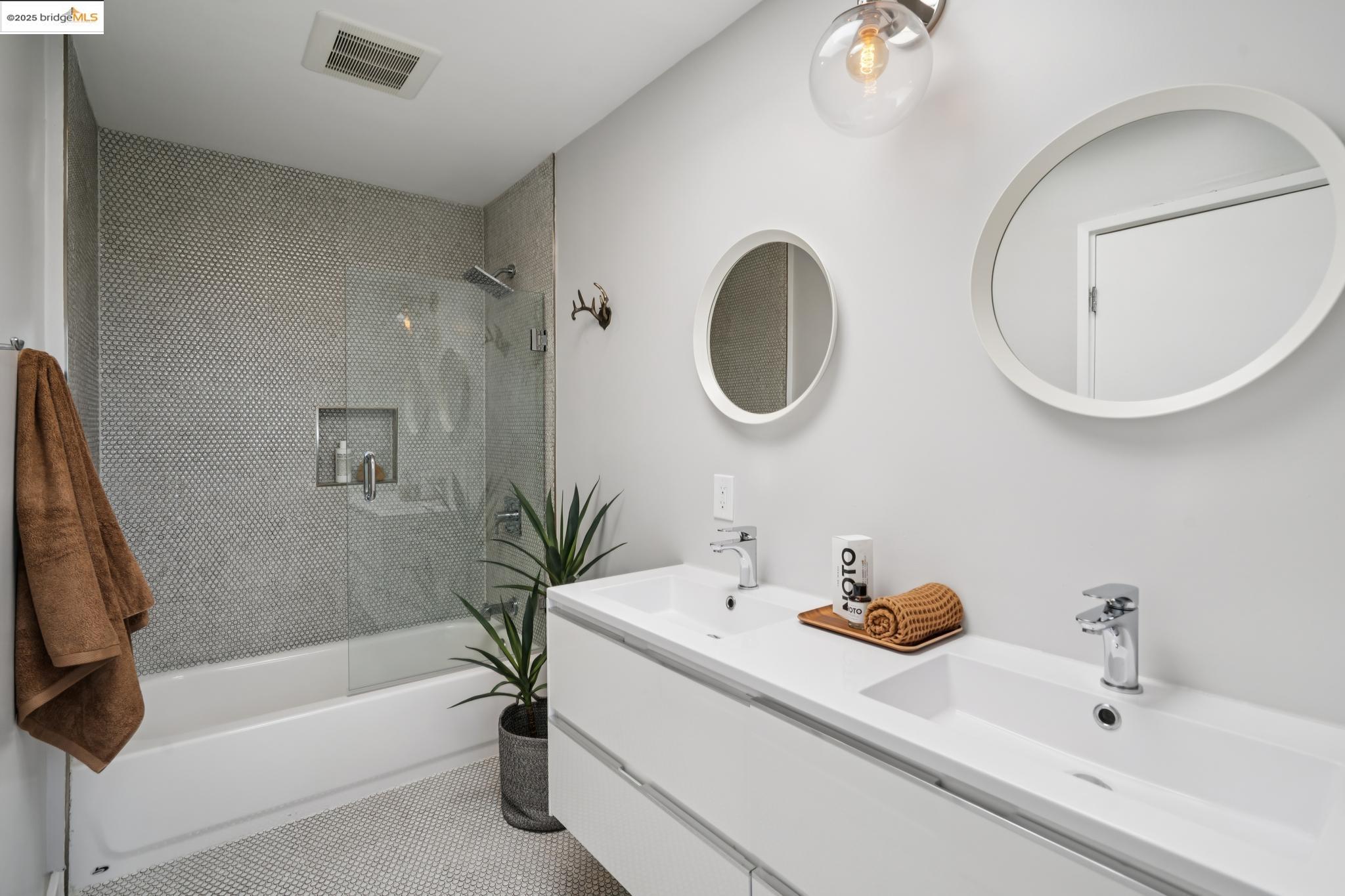 4378 Arcadia Ave, Oakland, California 94602, 4 Bedrooms Bedrooms, 8 Rooms Rooms,4 BathroomsBathrooms,Residential,For Sale,4378 Arcadia Ave,41105279