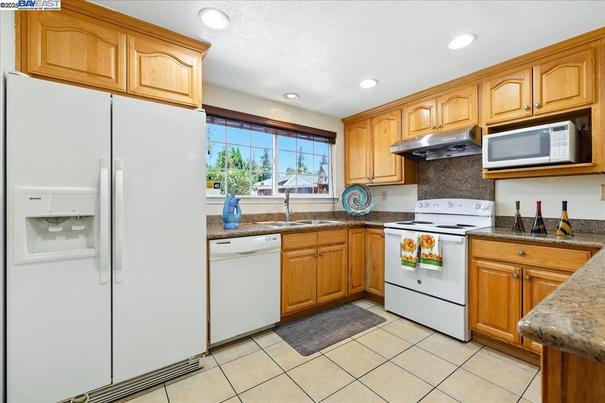 Detail Gallery Image 18 of 60 For 1915 Perrone Cir, San Jose,  CA 95116 - 4 Beds | 2 Baths
