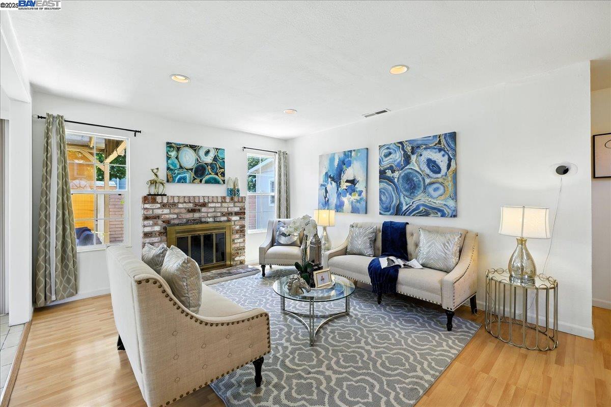 Detail Gallery Image 4 of 60 For 1915 Perrone Cir, San Jose,  CA 95116 - 4 Beds | 2 Baths