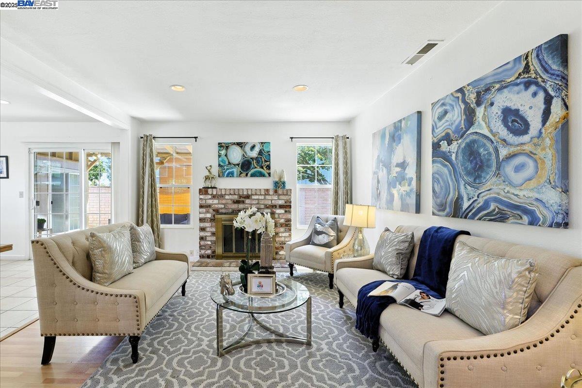 Detail Gallery Image 9 of 60 For 1915 Perrone Cir, San Jose,  CA 95116 - 4 Beds | 2 Baths
