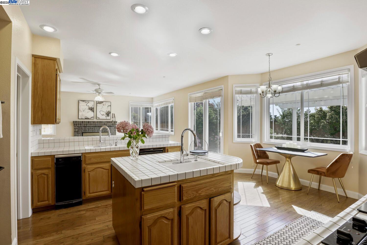 Detail Gallery Image 13 of 60 For 4315 Sundew Ct, Hayward,  CA 94542 - 4 Beds | 3 Baths
