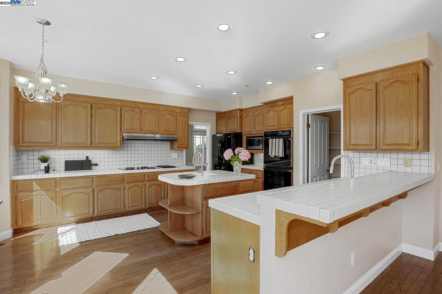Detail Gallery Image 14 of 60 For 4315 Sundew Ct, Hayward,  CA 94542 - 4 Beds | 3 Baths