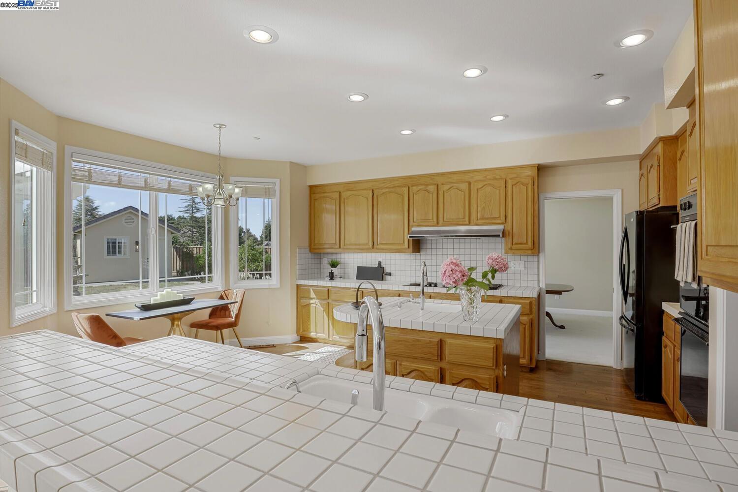 Detail Gallery Image 15 of 60 For 4315 Sundew Ct, Hayward,  CA 94542 - 4 Beds | 3 Baths