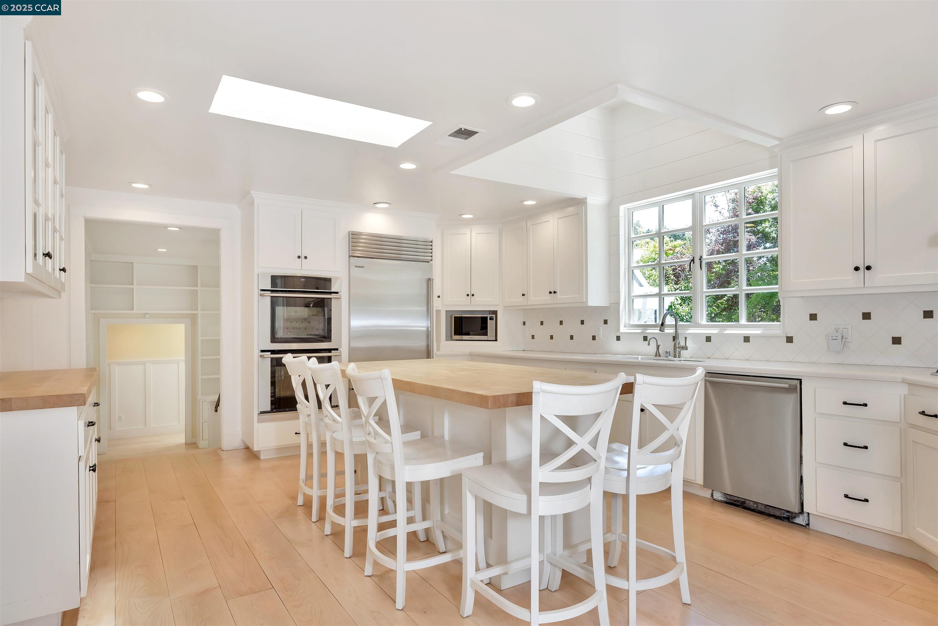 772 John Way, Lafayette, California 94549, 4 Bedrooms Bedrooms, 10 Rooms Rooms,3 BathroomsBathrooms,Residential Lease,For Rent,772 John Way,41105282